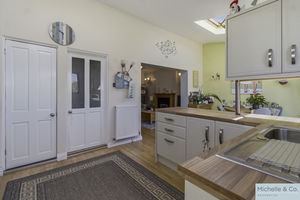 Kitchen- click for photo gallery